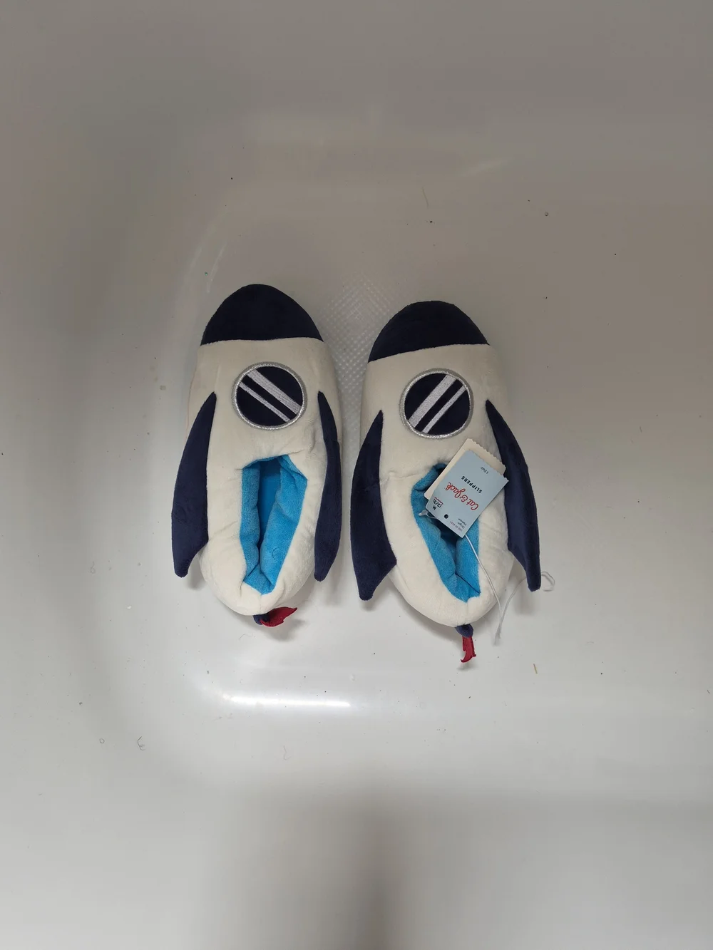 Cat & Jack Navy & Cream Plush Slippers Size M (2/3)